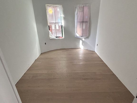 3rd image of 32 Orkney Rd #1