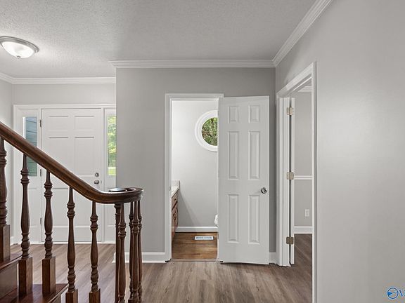 5th image of 550 Eastview Dr