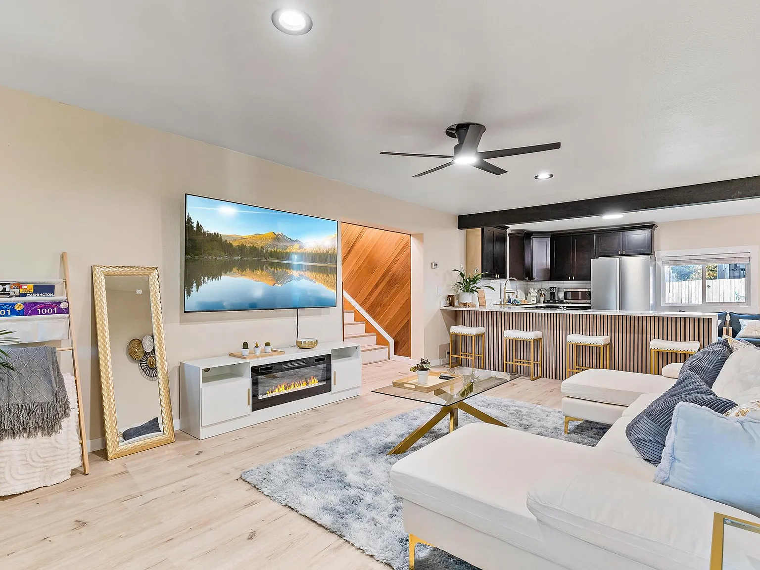 6 bed, $8,000 — Photo 1