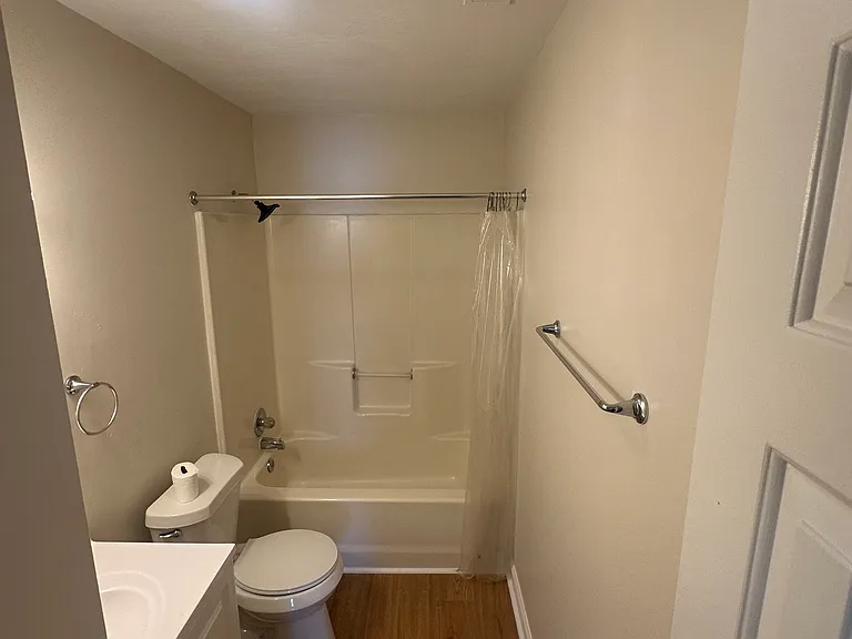 814 47th St #B — Photo 14