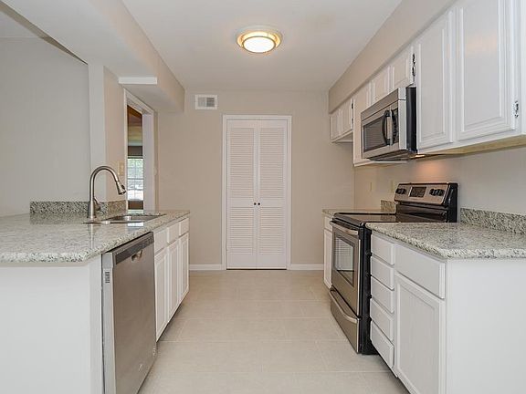 4th image of 10353 Briar Forest Dr