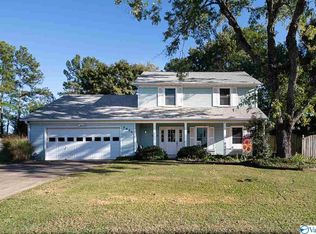 2033 Rosebury Ln SW, Huntsville, AL 35803