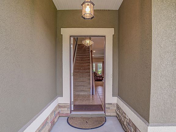 3rd image of 498 Cranbrook Ct