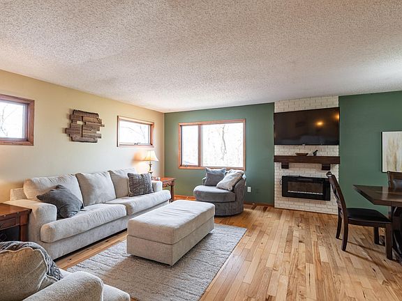 4th image of 5752 Fox Chase Dr