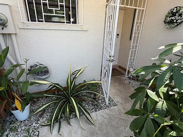 13198 SW 10th Ter — Photo 11