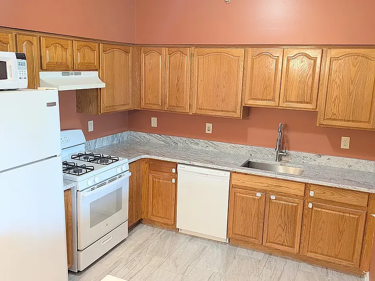 221 Lucy Ct — Photo 20