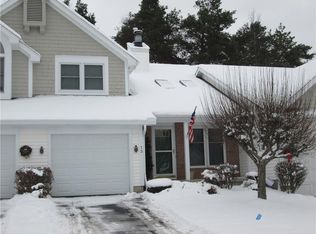 15 Overview Cir, Rochester, NY 14623