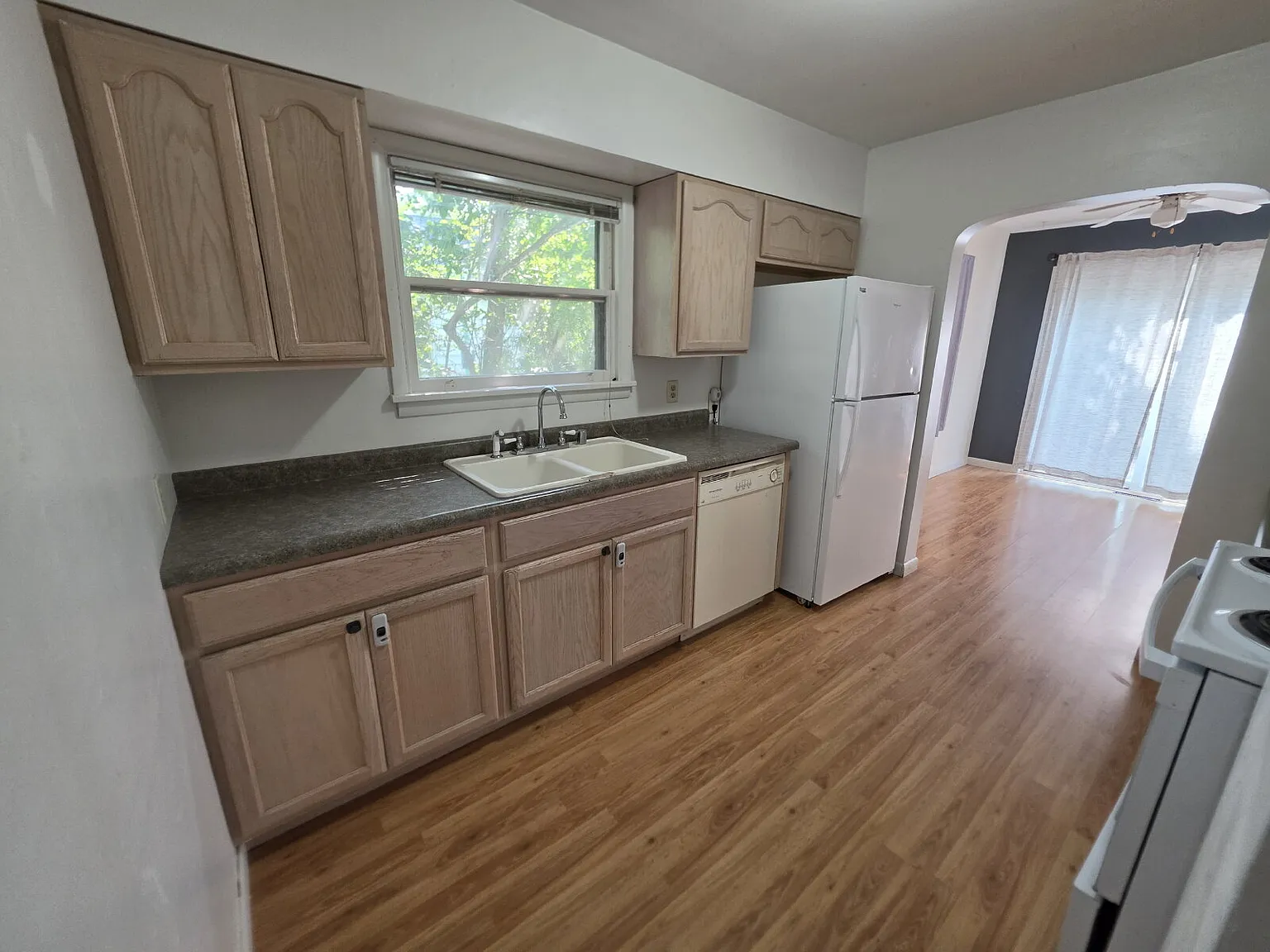 2 bed, 1.0 bath, 975 sqft, $1,450 — Photo 4