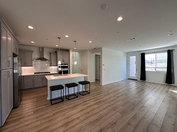 4th image of 16134 Pasture Ave