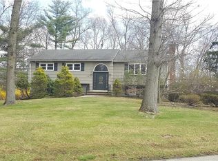 105 Smith Hill Rd, Suffern, NY 10901