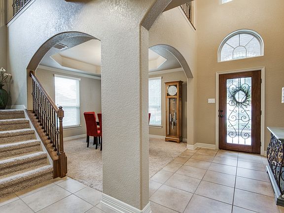 4th image of 814 Grove Bnd