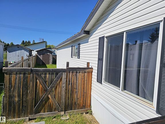 4th image of 4918 47th St