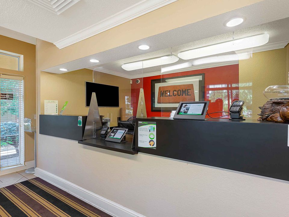 Lobby and Guest Check-in