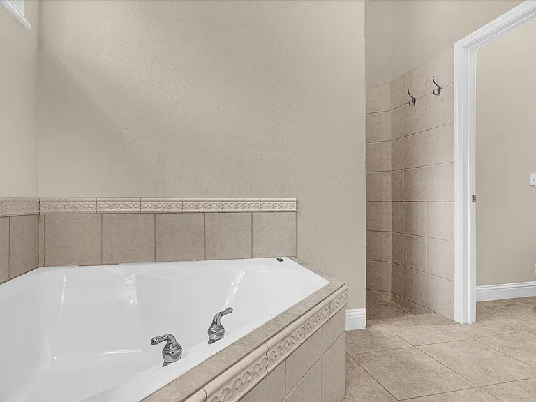 10674 Woodchase Cir — Photo 10