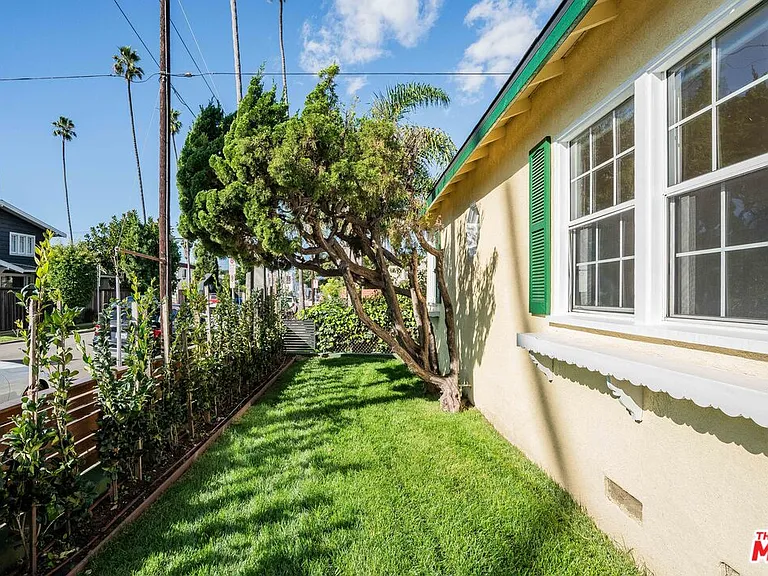 2308 1/2 Pisani Pl — Photo 17