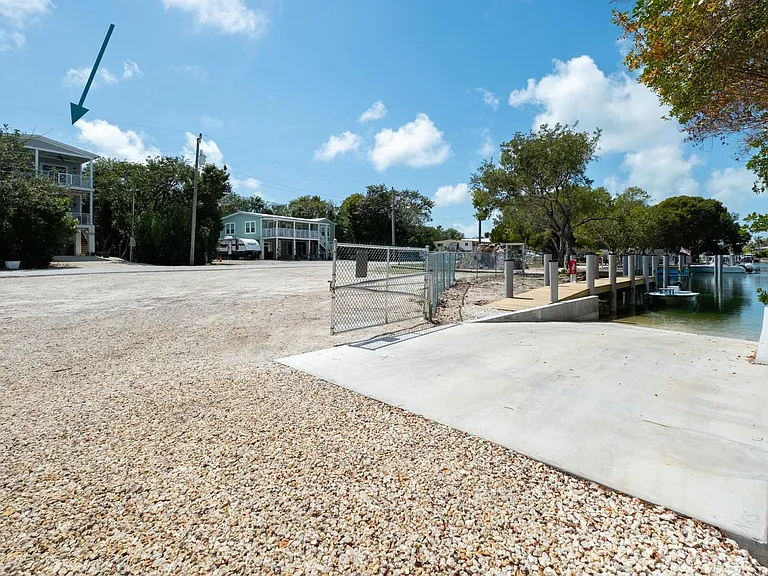 204 Coral Ave — Photo 3