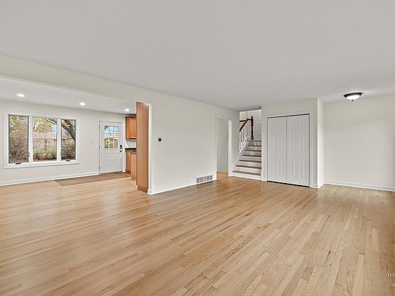 2nd image of 606 Lexington Ave