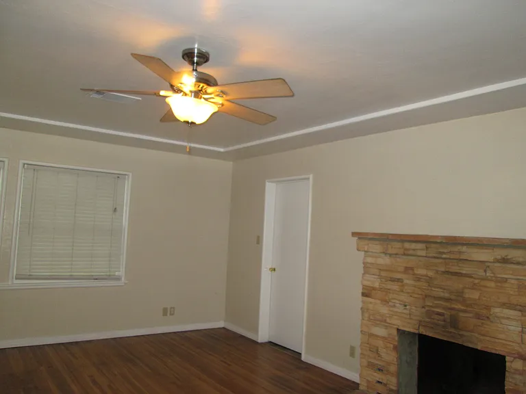 3032 N Inyo St — Photo 7