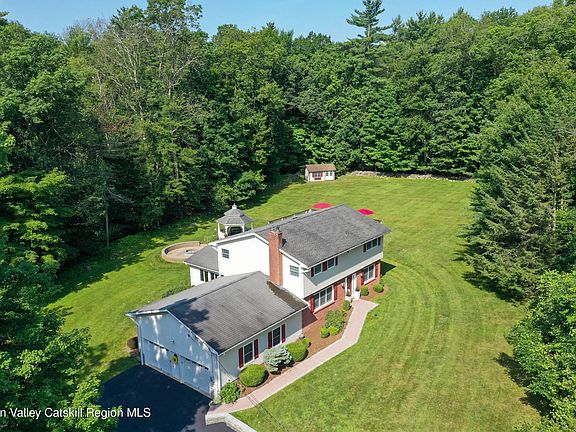 3rd image of 12 Oriole Drive