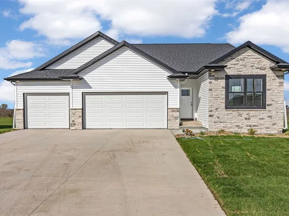 6902 Artesa Bell Dr SW, Cedar Rapids, IA 52404