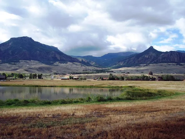 128 Copperleaf Dr, Cody, WY 82414