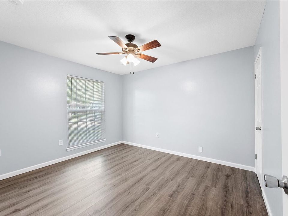 1st image of 107 Alan A Dale Dr