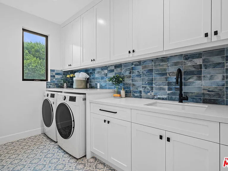 4475 Mammoth Ave — Photo 28