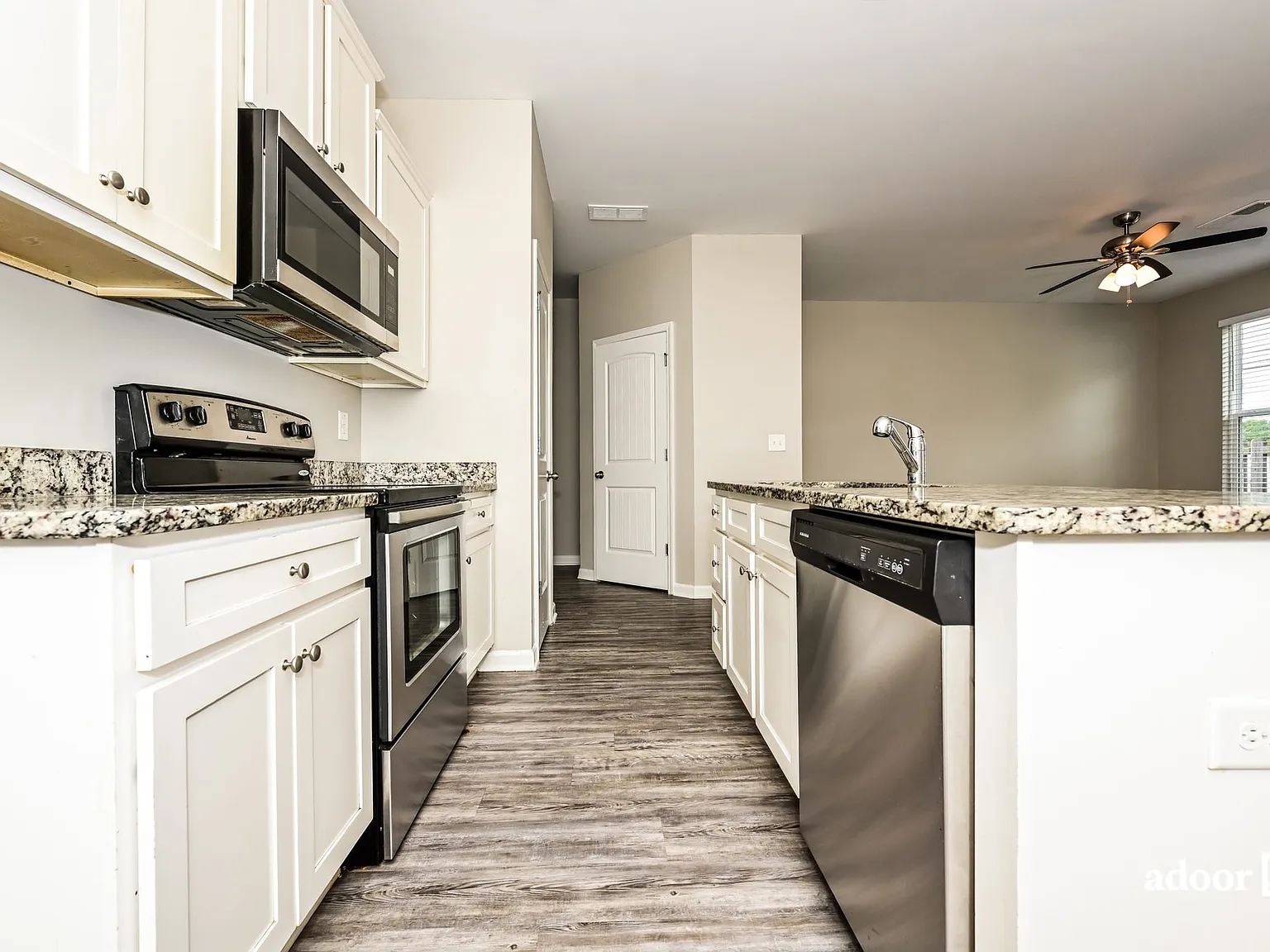 4 bed, 2.5 bath, 1705 sqft, $2,045 — Photo 2