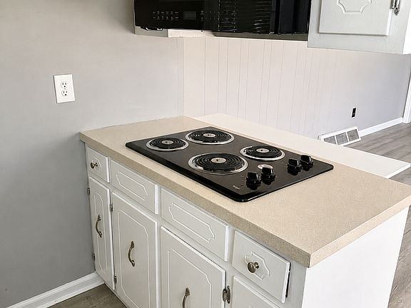 4th image of 152 Leonard Dr