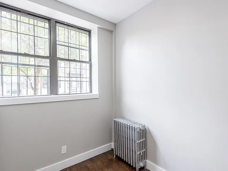 206 Scholes St #27 — Photo 7