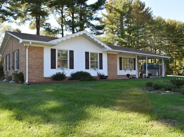 29 Bittersweet Ln, Woodlawn, VA 24381
