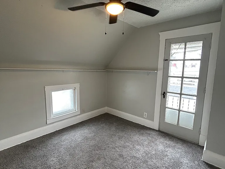 9825 Macon Ave — Photo 10