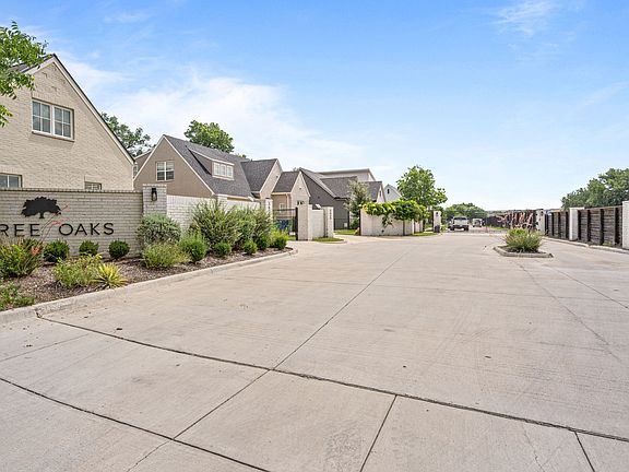 2nd image of 5618 Oaks Ln