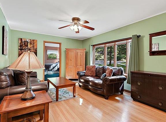 3rd image of 427 Woodland Dr