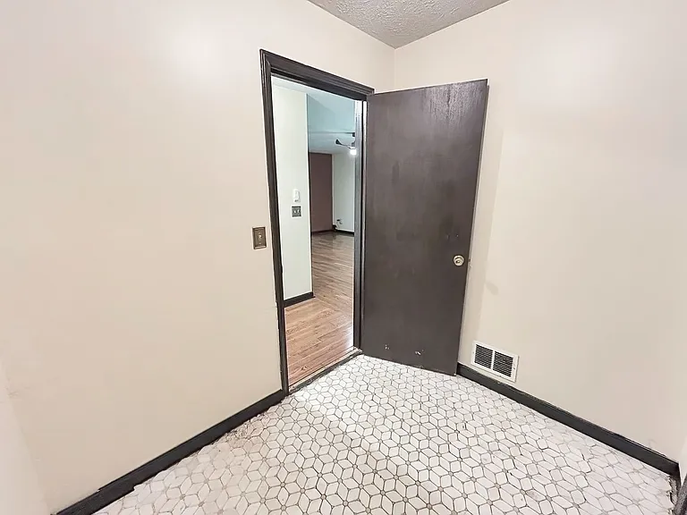 1642 Hillside St — Photo 24