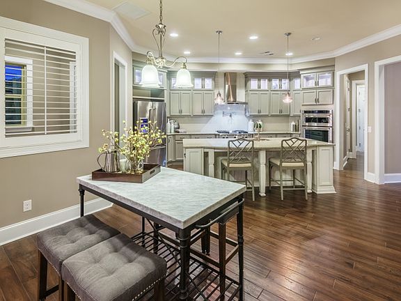 3rd image of 1601 Maple Oak Dr