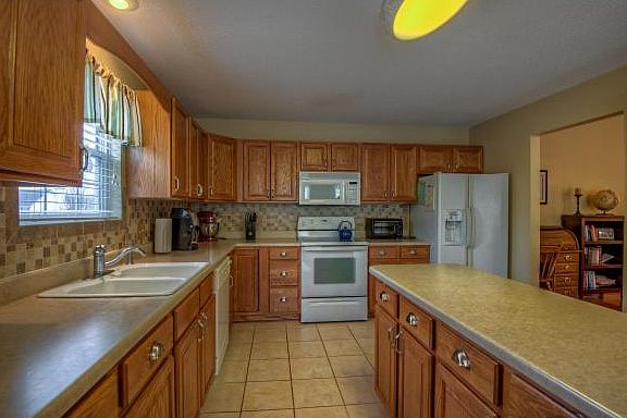 4th image of 232 Leslie Ct