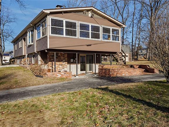 3rd image of 1 Tiffany Dr