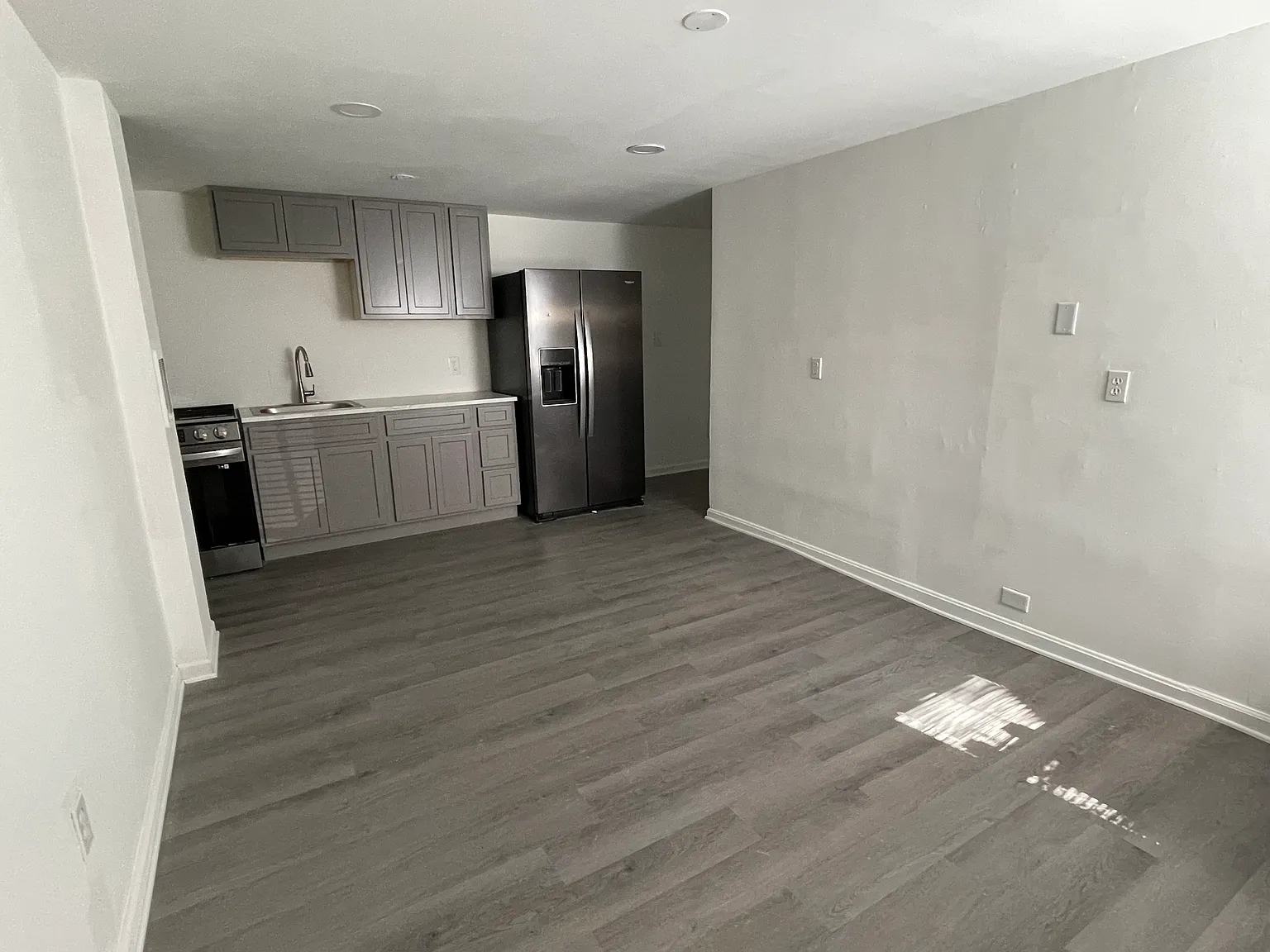 2 bed, 1000 sqft, $1,450 — Photo 3