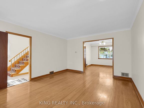 5th image of 2604 Keele St