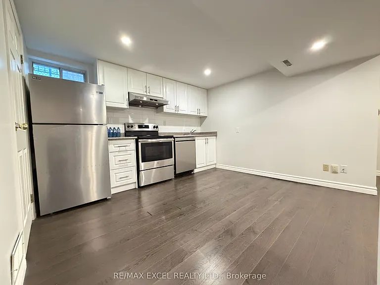 240 Yorkshire Dr #LOWER — Photo 5