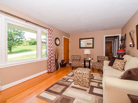 2nd image of 3557 Evelyn Dr