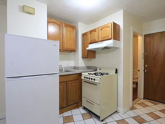 2nd image of 3 Holland St #3