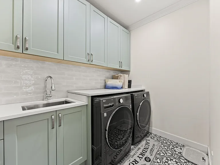 953 Jarvis St — Photo 38