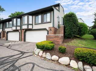 1100 Washington Cir, Northville Township, MI