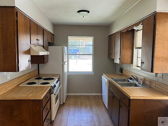3rd image of 2505 Grand Ave