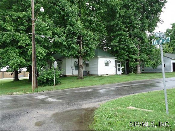 2nd image of 404 S 1st St