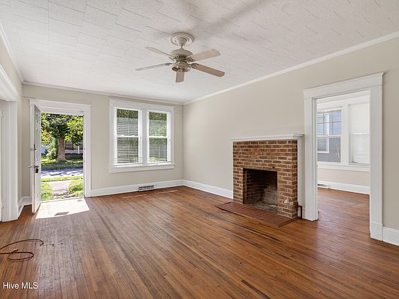 3rd image of 915 N Road Street