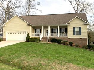 261 Shannon Rd, Jacksboro, TN 37757