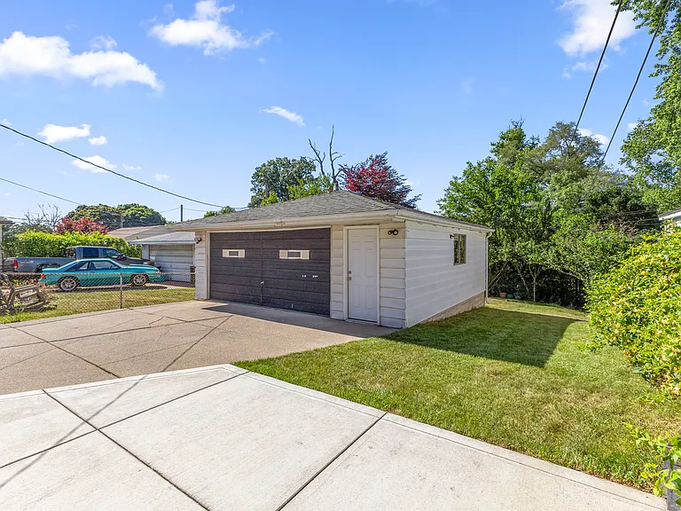22312 Madison St — Photo 35